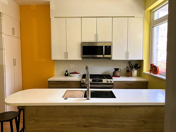 2nd image of 1323 N Artesian Ave APT 1F