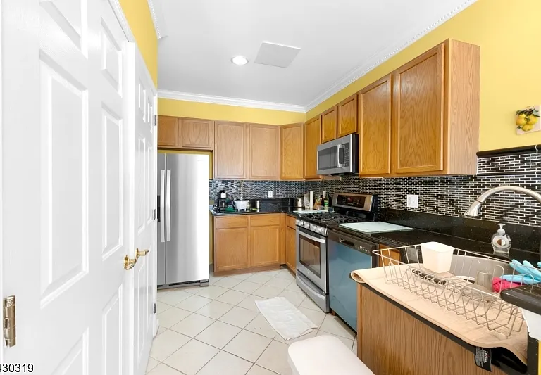 72 Albert Ct — Photo 7