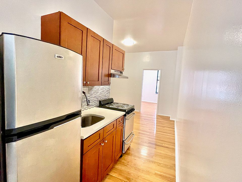 1st image of 284 Mulberry St