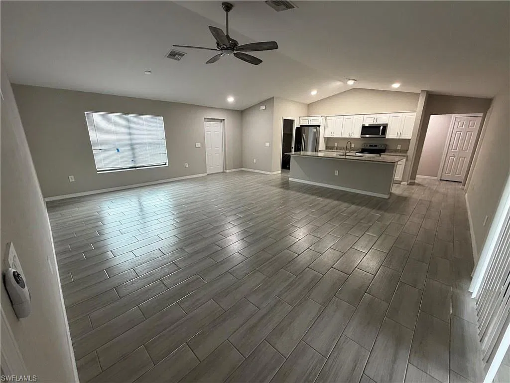 3 bed, 2.0 bath, 1666 sqft, $2,600 — Photo 3