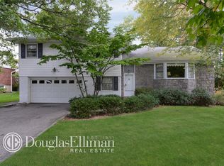 27 Ursula Dr, Roslyn, NY 11576