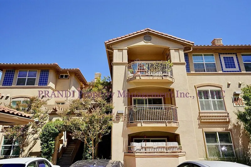 2 bed, 2.0 bath, 932 sqft, $3,300 — Photo 1