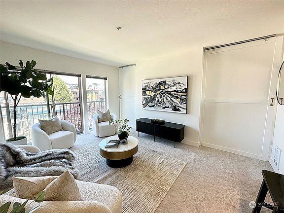 4th image of 1620 Belmont #526