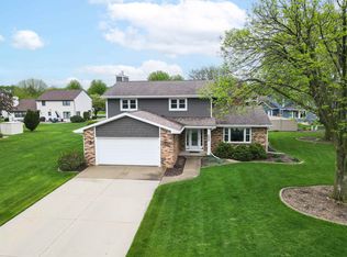 1851 Cricket Ct, Neenah, WI 54956