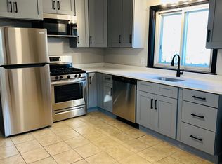 106 Moore St FLOOR 2, Boston, MA 02128