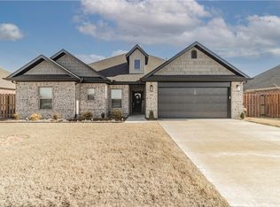 2037 Seay Cir, Pea Ridge, AR 72751