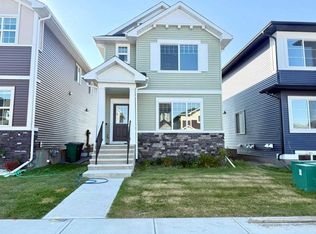 581 SE Baywater Mnr SW, Airdrie, AB T4B 0A7