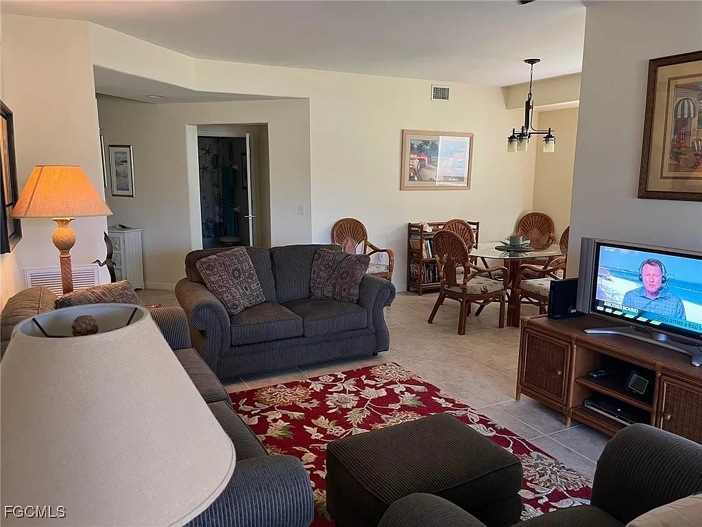 2 bed, 2.0 bath, 1379 sqft, $5,000 — Photo 2