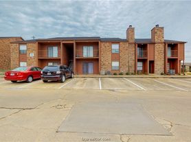 904 University Oaks Blvd