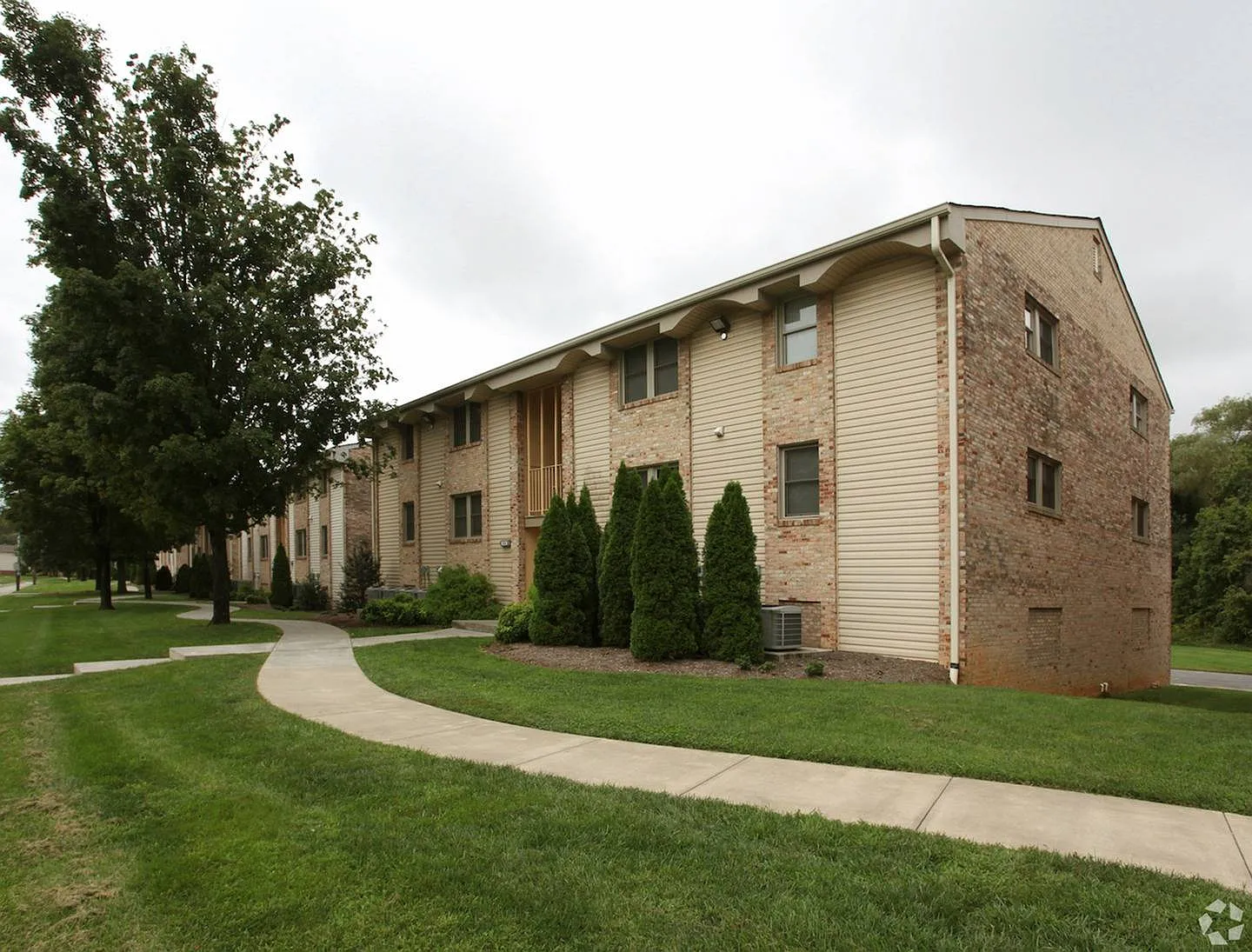 West Creek Manor — Photo 4