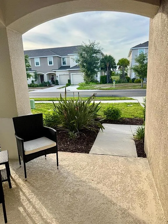 3 bed, 2.5 bath, 1593 sqft, $2,099 — Photo 3