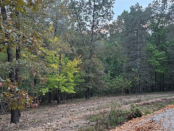 3rd image of 16078 Hickory Dr