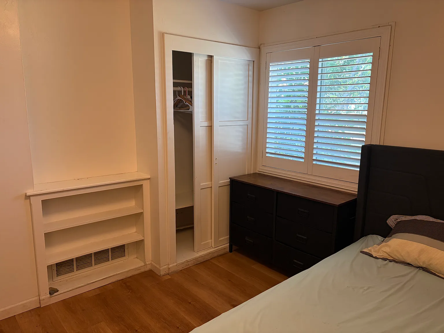 1026 N Mountain View Pl — Photo 3