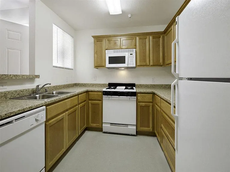 1160 E Church Ave — Photo 7