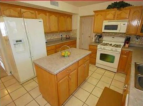 3rd image of 424 Emerald Glow Ln