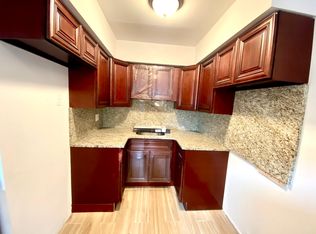25-42 14th Pl #2, Astoria, NY 11102