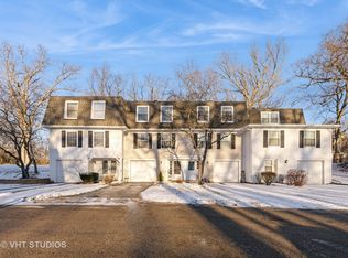 42 Forest Ln, Cary, IL 60013