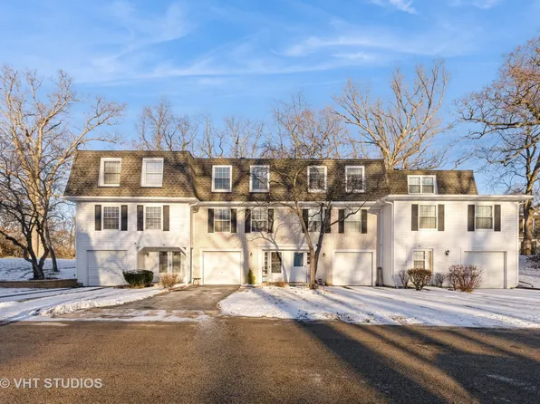 42 Forest Ln, Cary, IL 60013