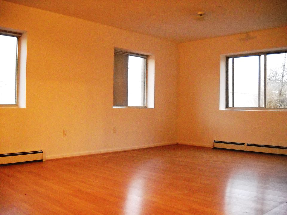 1st image of 2243 28th Street # Fl 3rd