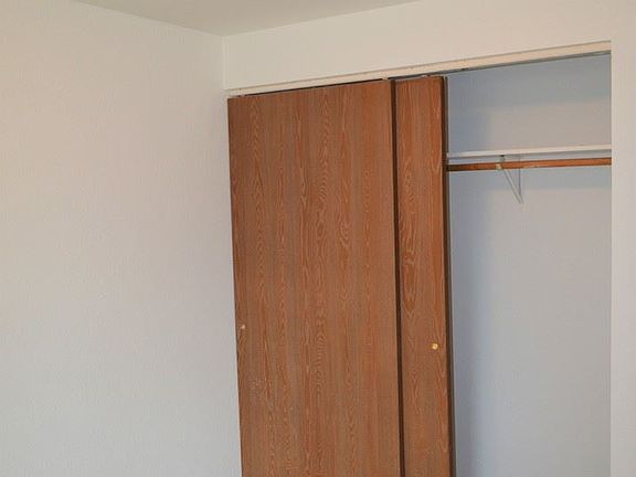 4th image of 537 Wheatstone Dr S