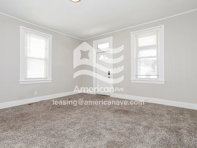 936290_003_wm_-_living_room_13185051.jpg