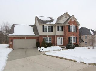 5860 Ravens Ridge Ln, Cincinnati, OH 45247