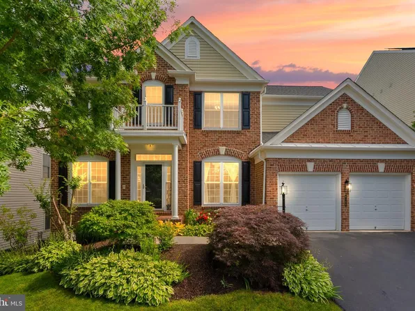 8166 Douglas Fir Dr, Lorton, VA 22079