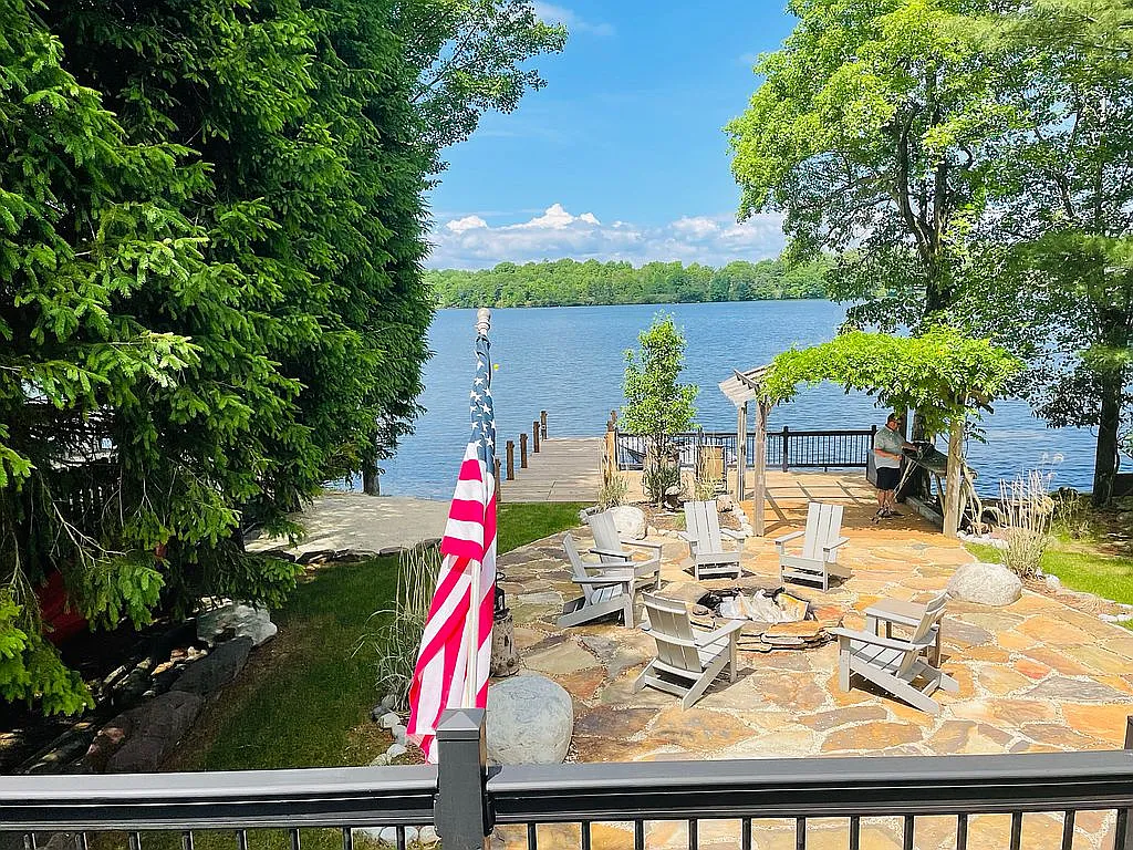 240 S Lake Dr photo 1