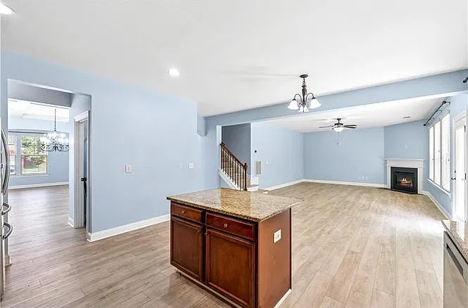 5 bed, 3697 sqft, $3,250 — Photo 3