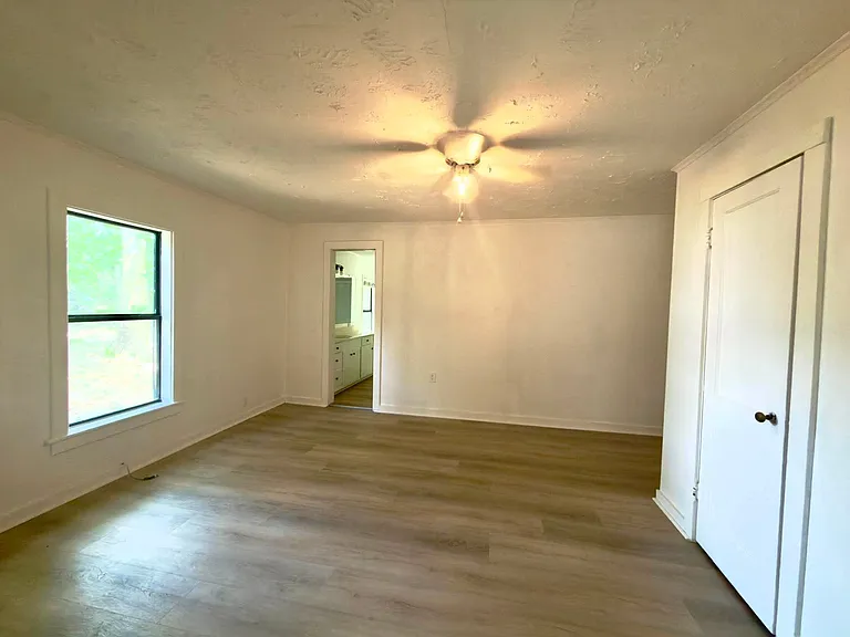 1603 E Main St — Photo 22