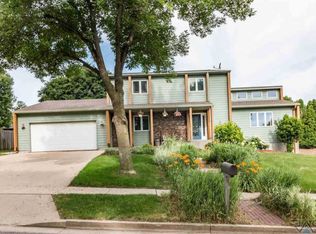 4005 S Woodwind Ln, Sioux Falls, SD 57103