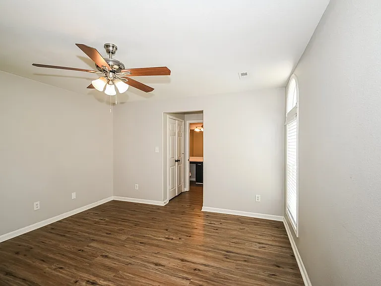 1422 Majestic Meadow Dr — Photo 10