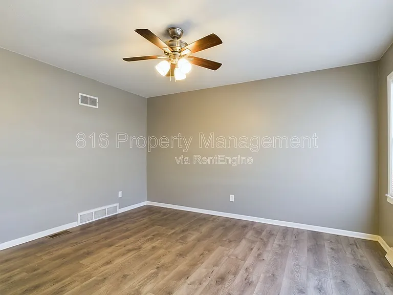 5012 S Grand Ave — Photo 3