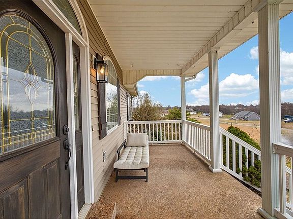 3rd image of 161 Villa Dr