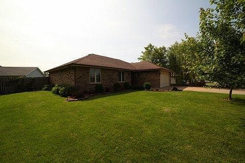 2nd image of 124 N Grand Prairie Dr