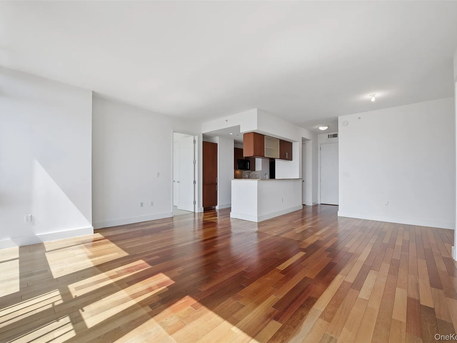 175 Huguenot St — Photo 2
