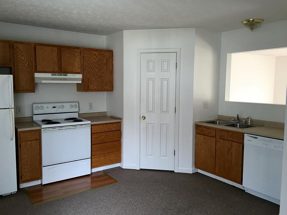 2nd image of 3689 Martin Dr APT 11