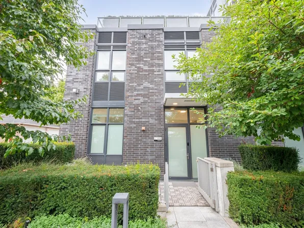 6739 Cambie St, Vancouver, BC V6P 3G9