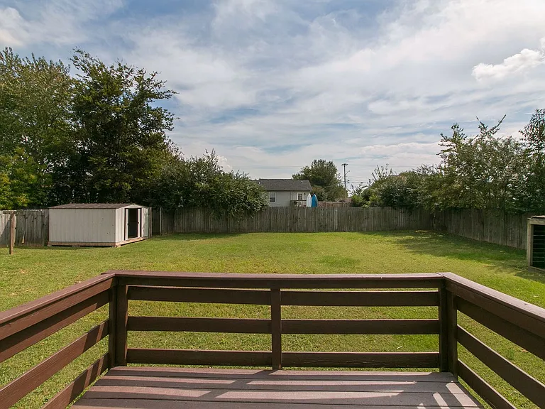 1013 Bush Ave — Photo 24