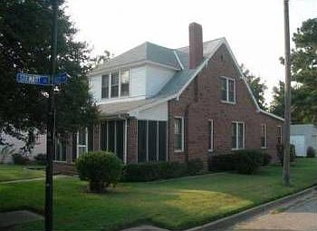 1st image of 915 Holly Ave