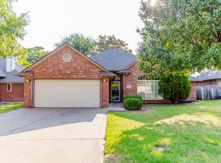 211 Oakdale Dr, Enid, OK 73703