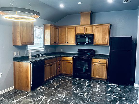 5th image of 113 N Dixie St #113