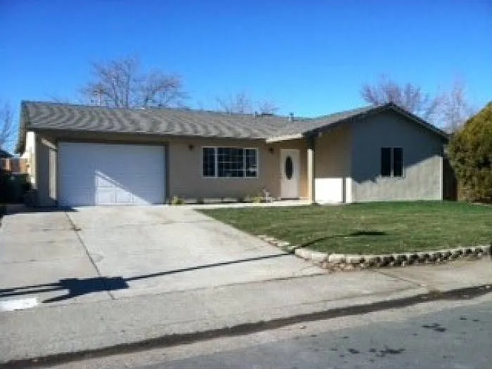 4724 Racetrack Cir photo 1