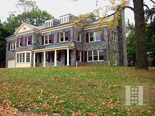 Sold by Sotheby's International Realty | media 39