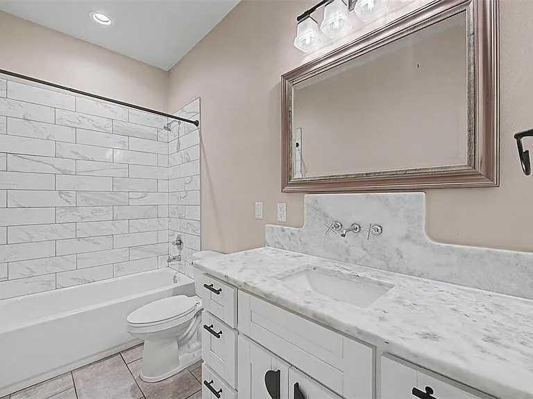 606 Royal Crest Dr — Photo 23