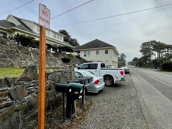 2nd image of 4422 SW Beach Ave APT 4