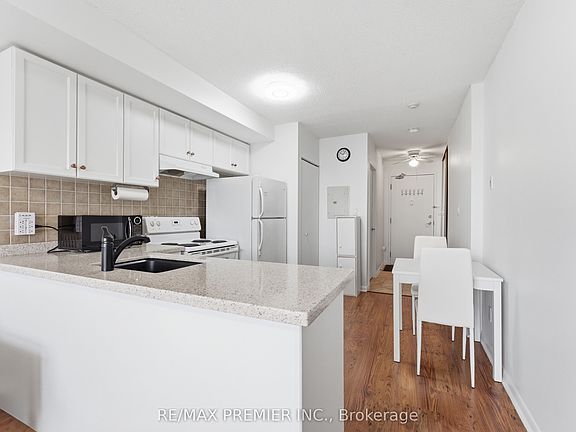 3rd image of 2464 Weston Rd #815