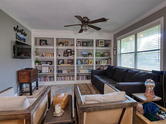 5th image of 1120 Woodbine Drive