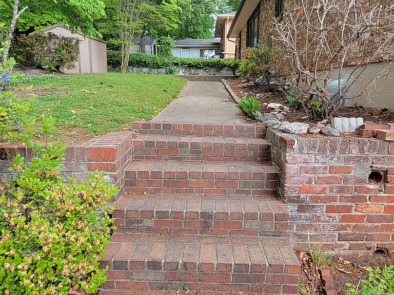 121 Layton Ave — Photo 4