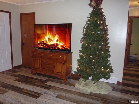 5th image of 404 N Lily Ln